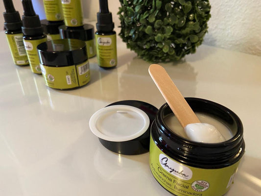 CREMA FACIAL  INTIMANCHAS  LUMINOSA